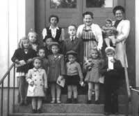 Filadelfia 1947 - På söndagsskolans trappa 